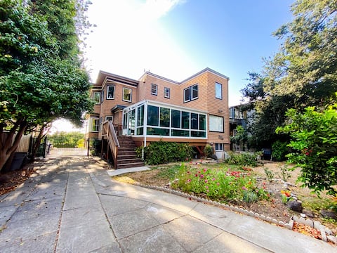 Majestic Alameda Gold Coast Home
