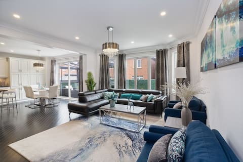 Contemporary 4BR - Close to Great Amenities!