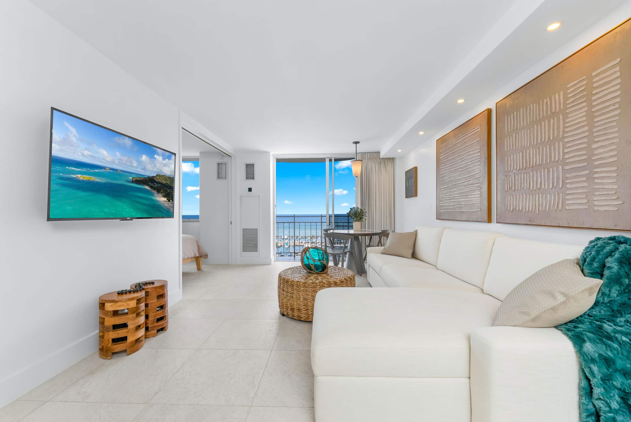 Condo in Honolulu · ★5.0 · 1 bedroom · 2 beds · 1 bath - Image 2