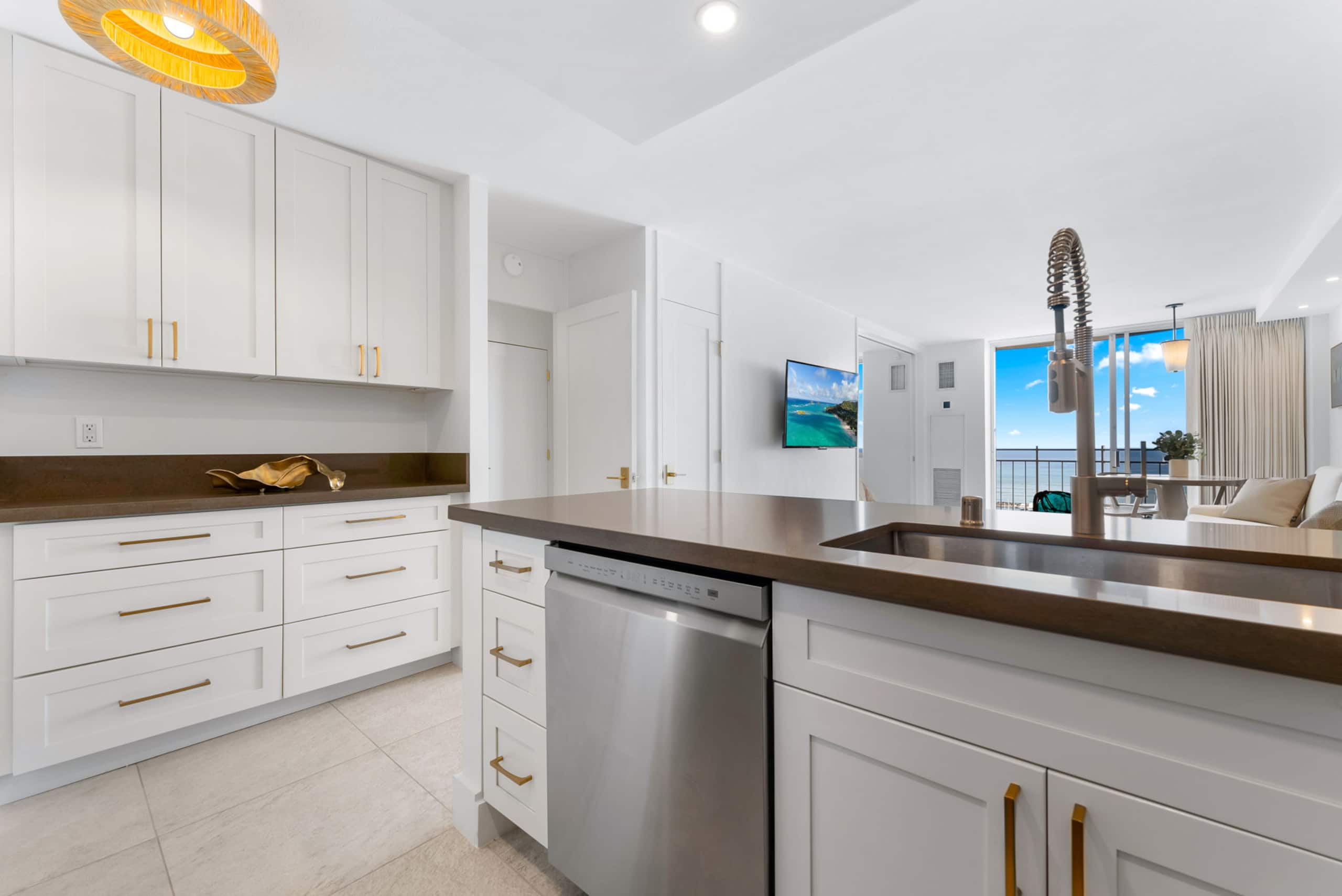 Condo in Honolulu · ★5.0 · 1 bedroom · 2 beds · 1 bath - Image 12