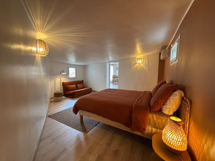 Otkrijte prvu spavaću sobu u prizemlju, prostranu i toplu, koja vas čeka!