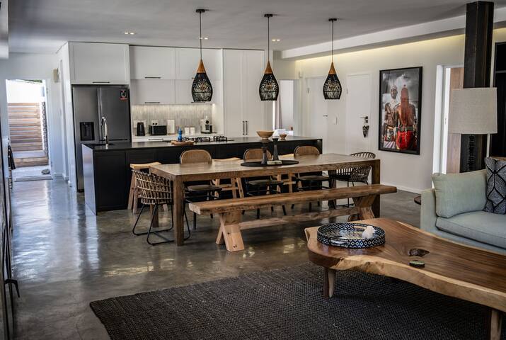 Stylish & Spacious 2-Bedroom Sea-Point Apartment