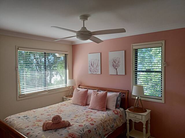 Sensational 2 bdrm mins to shops