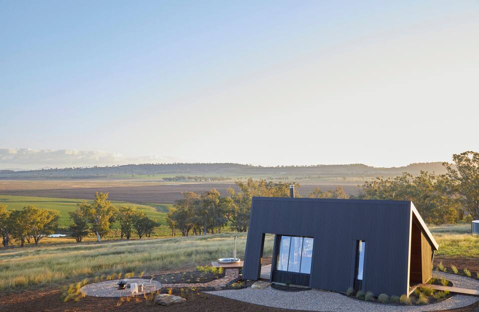 An architect's off-grid hut on a cattle farm, Quirindi, New South Wales, Australia, photo 10 of 10