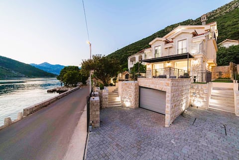 Vila Riviera Tivat Luxe Suite 1BR| Jacuzzi|Terrace