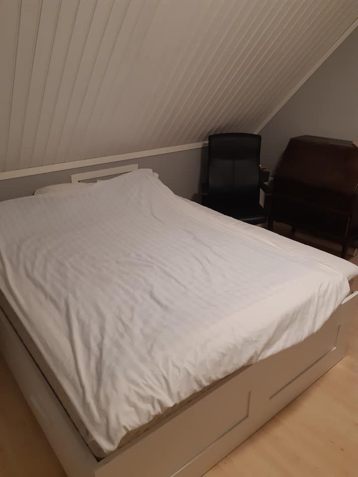 Bračni krevet dimenzija 160 x 200 cm