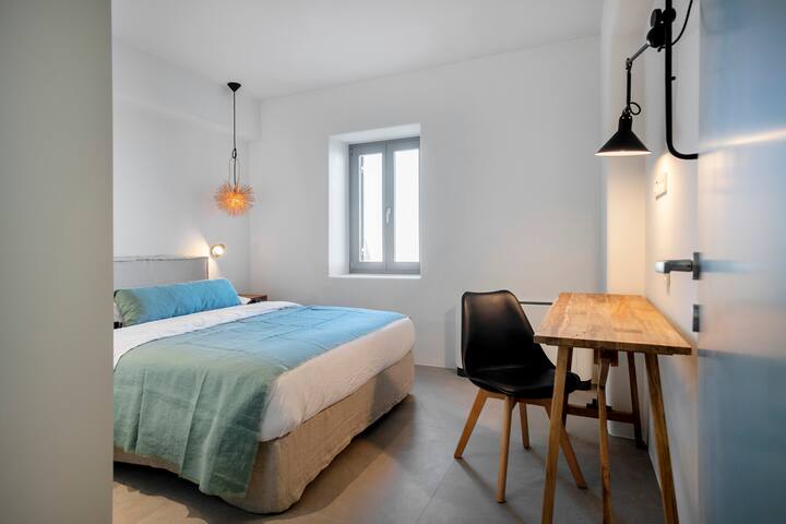 Luxurious Seaside Villa Near Naoussa gallery image 2