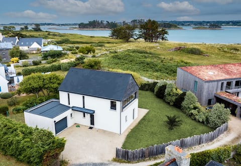 Villa facing the sea