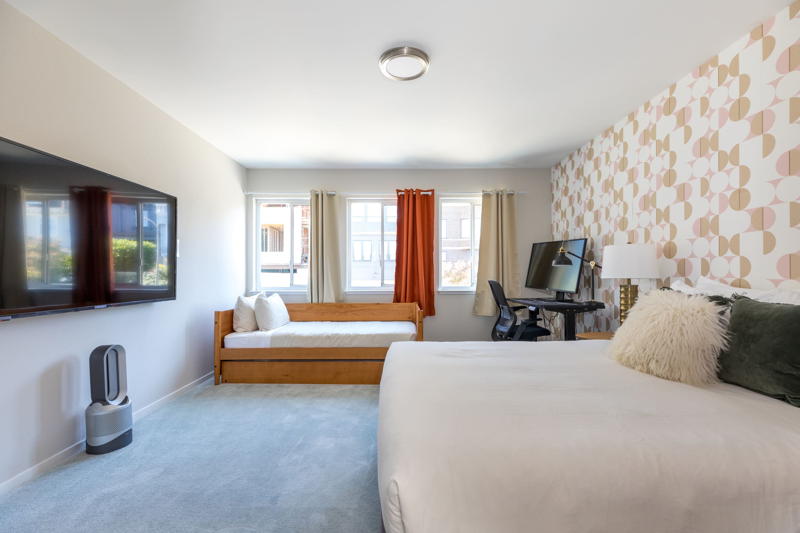 Guesthouse in San Francisco · ★4.99 · 3 bedrooms · 6 beds · 2 baths - Image 4