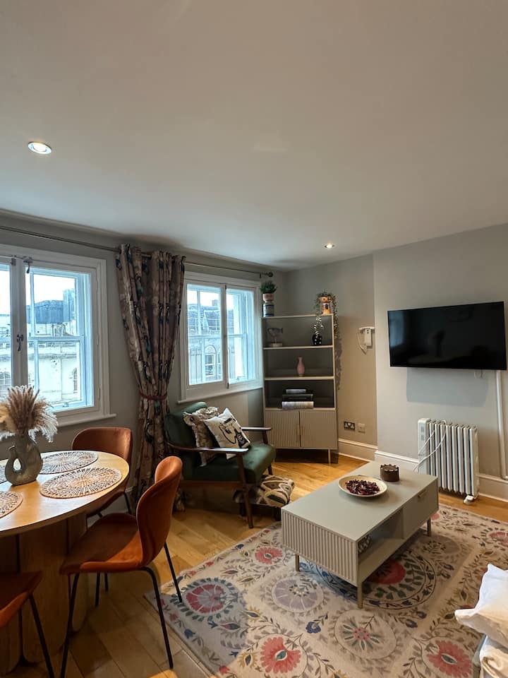 Stylish Flat Minutes From Covent Garden - West End - London, UK