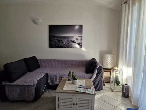 Airbnb con migliori performance: Large four-room apartment with sea view near the center a San Teodoro