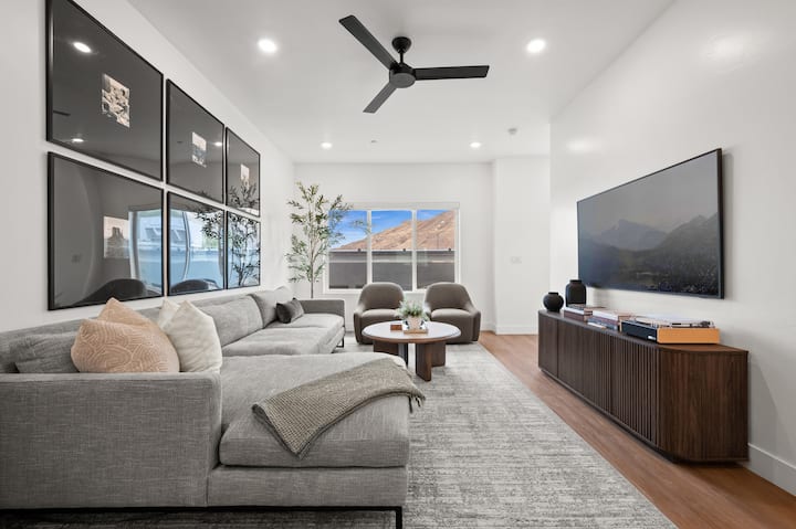 Modern Luxury In Marmalade District W/ Ev Charger - Salt Lake City, UT