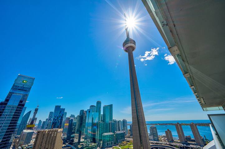 Centre of it All 2BDRM/2BATH CN Tower View/Parking gallery image 4