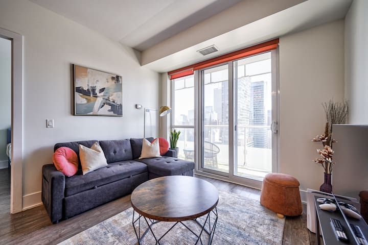 Centre of it All 2BDRM/2BATH CN Tower View/Parking