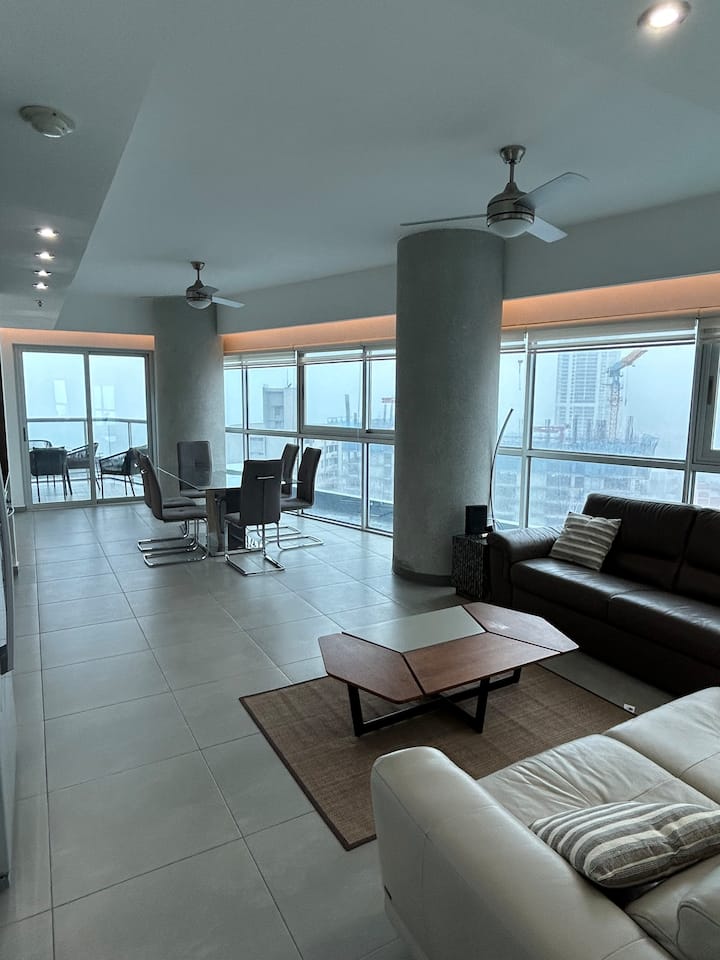 Spacious & Modern Condo With Stunning Views - Panama City
