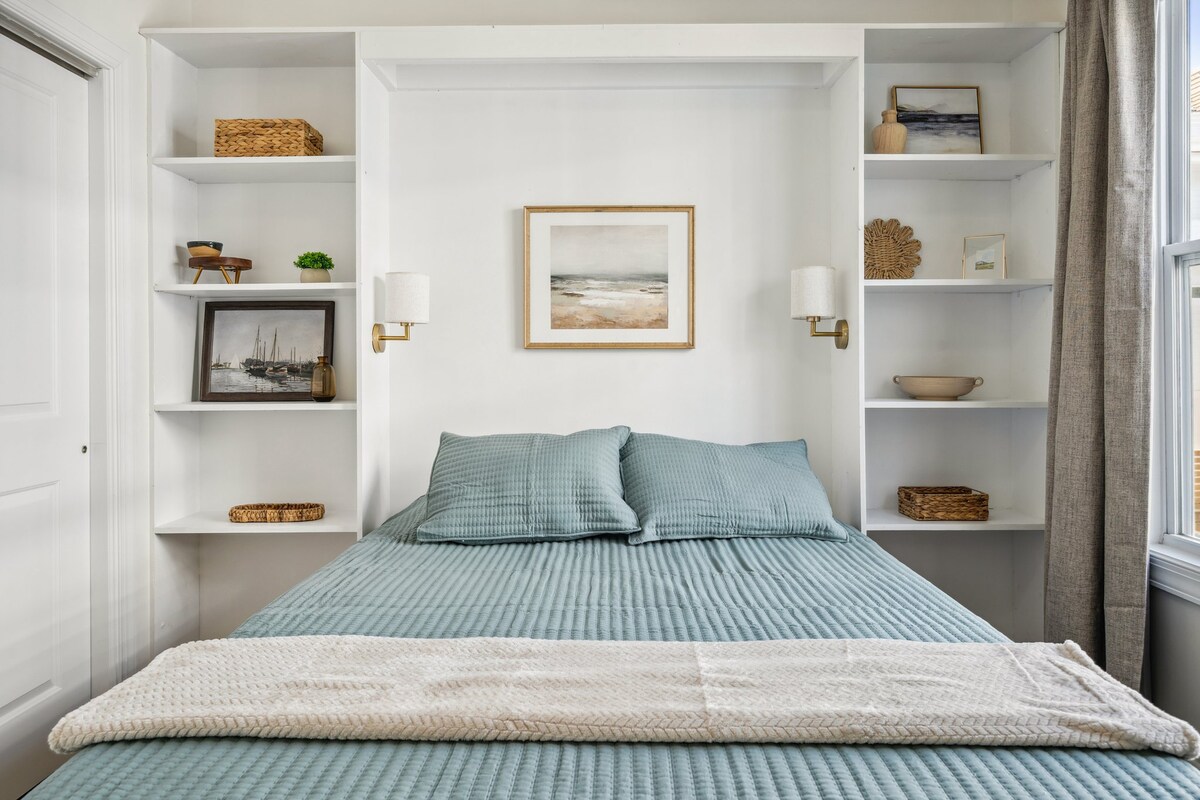 Удобно легло в спалнята на първия етаж.