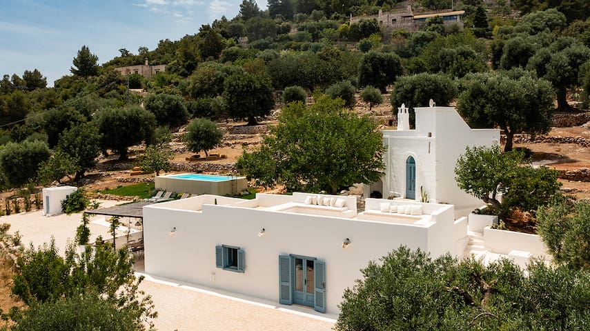 [sea 10 mins far] Villa pool and terrace sea view