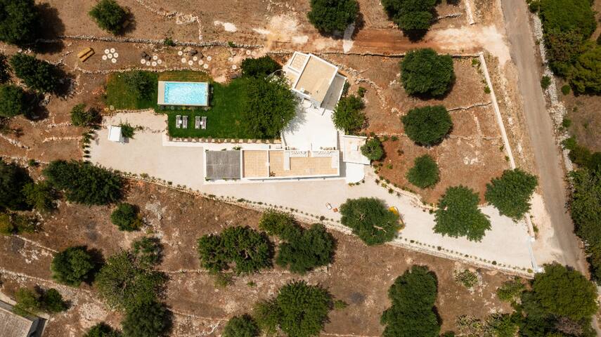 [sea 10 mins far] Villa pool and terrace sea view gallery image 2