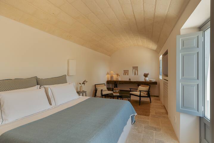 [sea 10 mins far] Villa pool and terrace sea view gallery image 3