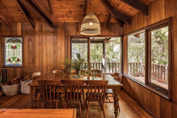 Eagle Bay Treehouse – 100m from beach gallery image 3
