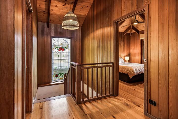 Eagle Bay Treehouse – 100m from beach gallery image 4