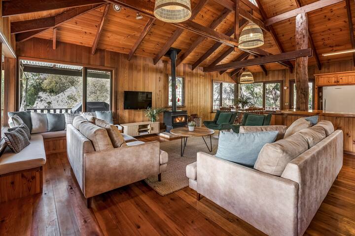 Eagle Bay Treehouse – 100m from beach gallery image 5