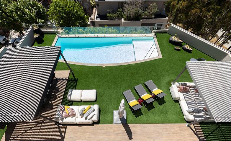 Free Daily Housekeeping • Gym • Incredible Views gallery image 2