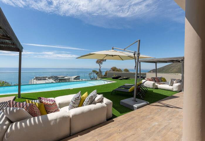 Free Daily Housekeeping • Gym • Incredible Views gallery image 3