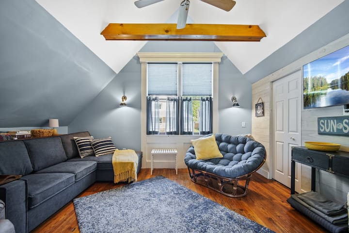 Topside Loft - Beverly Shores, IN