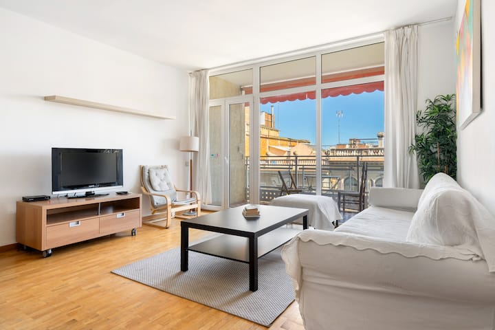 Families & Groups: 4br/2ba By Sagrada - Barcelona