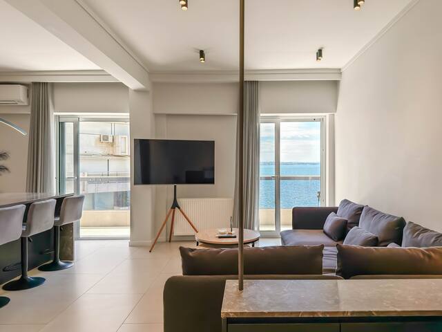 Luxury Sea View Retreat gallery image 3