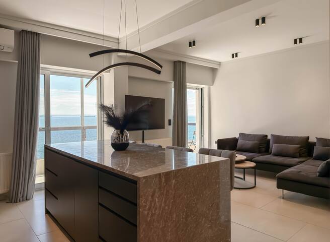 Luxury Sea View Retreat gallery image 4