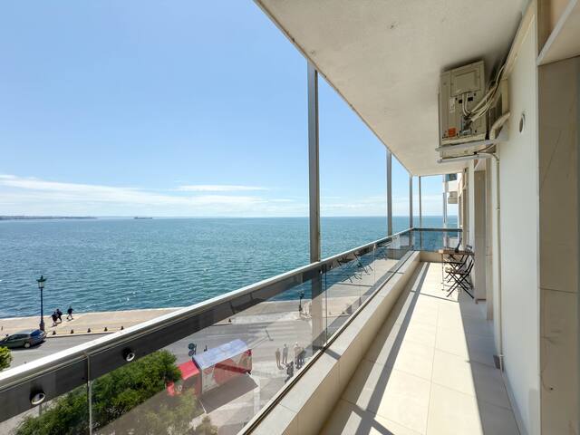 Luxury Sea View Retreat gallery image 2