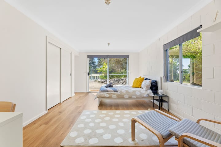 Downstairs bedroom (with its own/separate entrance & bathroom). Perfect for family groups!
