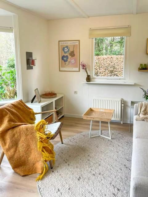 Successful Airbnb property: Amazing cottage in the woods in Wijk 00 Epe