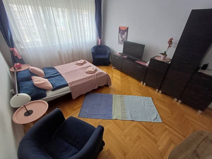 ห้องปรับอากาศพร้อมเตียงคู่