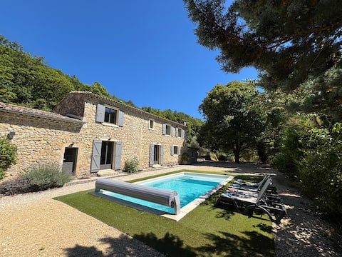 Magnificent Provençal Mas with pool