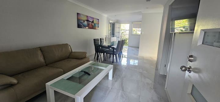 Convenient New Private Granny Flat - Liverpool