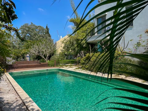 Paradise 6BR Villa/Unique Pool/Garden/4WC/2Units
