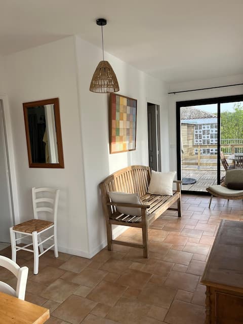 Top performing Airbnb: Atypical lake house in Vendée