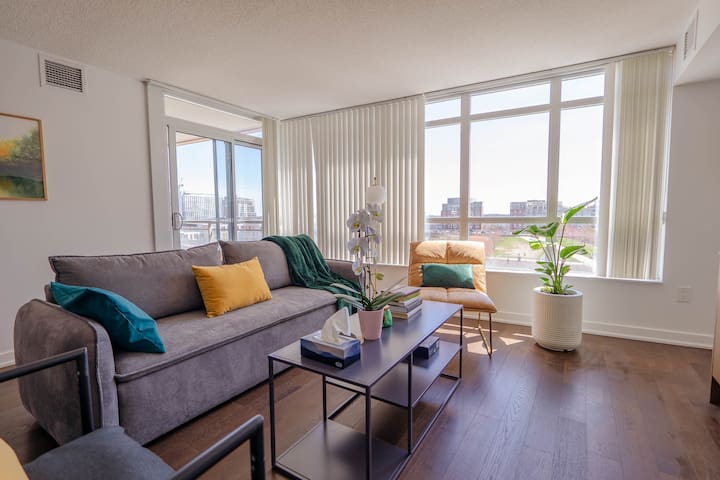 Spacious Parkview 2B&2Bath + Free Parking