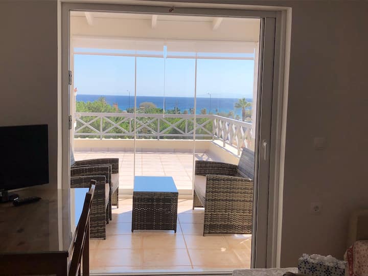 נוף למרפסת, מרפסת גג וים מהחדר