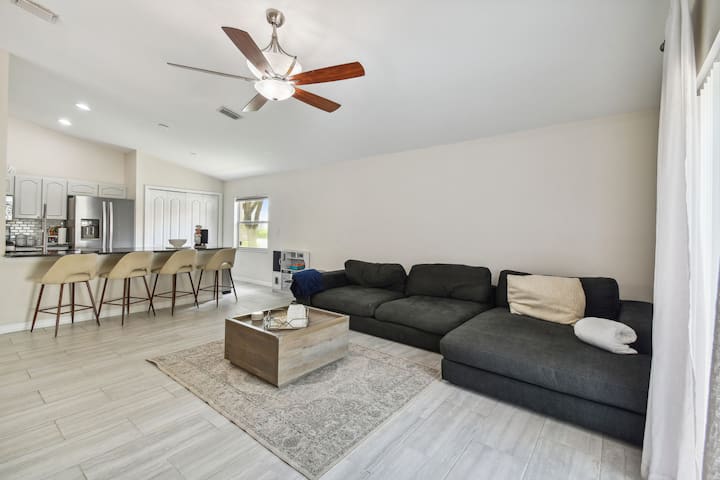 Minimalist Home W/ Pool Near Lagoon & Outlets - Land O' Lakes, FL
