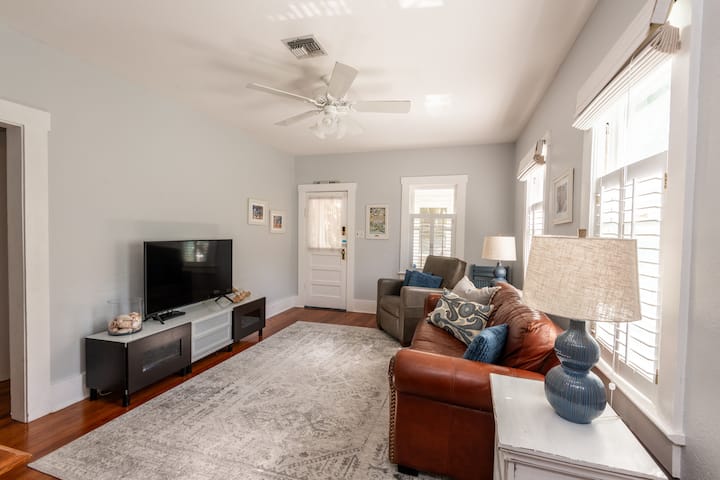 Dunedin Private Pool Oasis-cozy Coastal Cottage - Dunedin, FL
