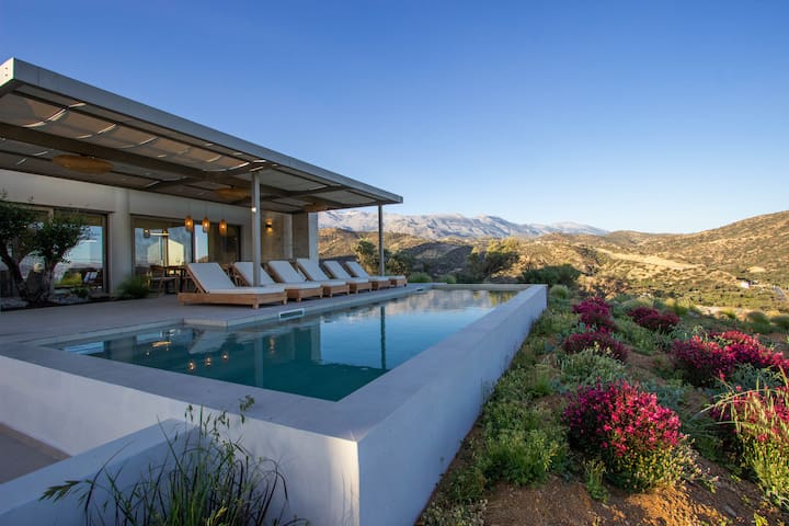 Villa Ninemia – Living Greek