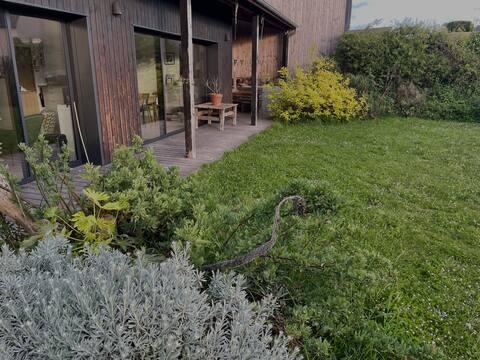 Wooden/garden house 150m from the first  beaches
