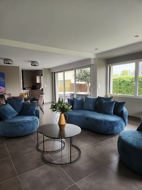 Annonce Airbnb populaire: Dinan House "Villa Cala d'Or" Jacuzzi à Dinan