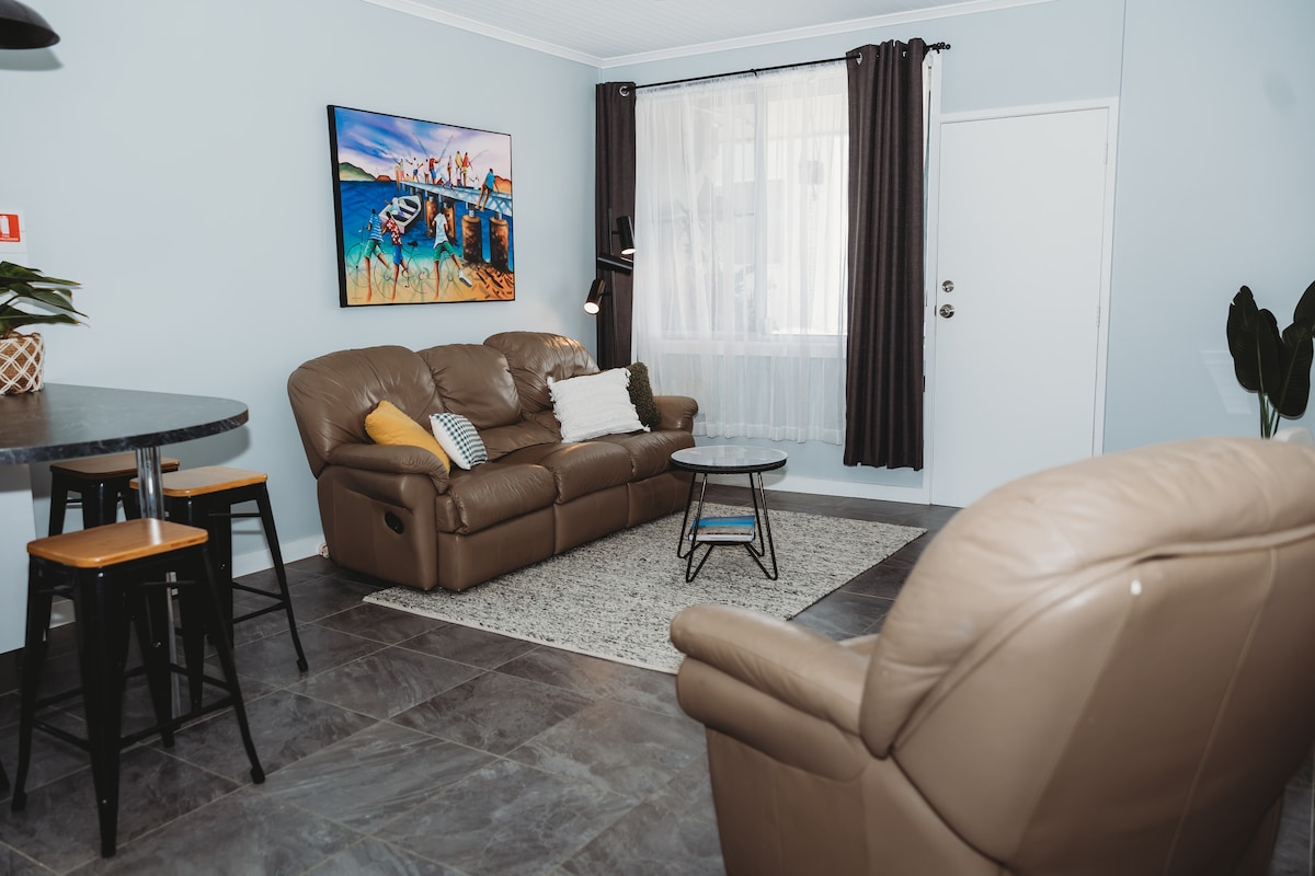 Leistungsstarkes Airbnb: Exhale-top 5% homes/walk2beach/coffee shops/secure in Queensland