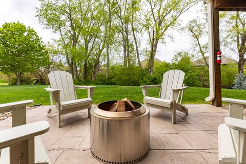 Sleeps 10, Fire pit, Outdoor Eating & Grill, Gym
