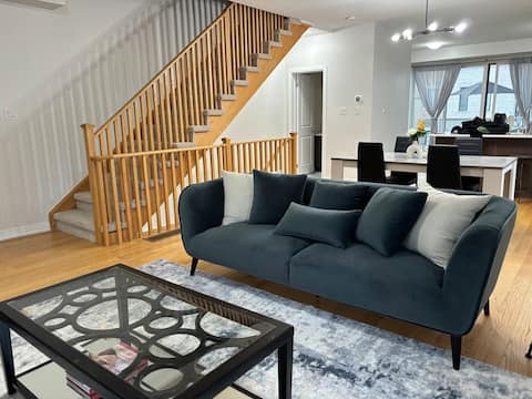 Cozy Modern Home in Bowmanville 3Br - New Downtown